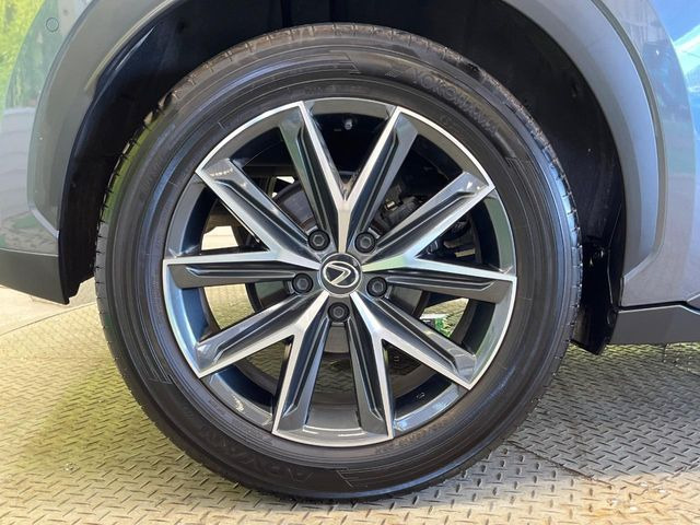 �y����18�C���`�A���~�z�C�[���z�O�ςɃ}�b�`���������A���~�z�C�[���𑕒����Ă���܂��B�e��ЊO�A���~�z�C�[����A�X�^�b�h���X�^�C�����戵�����Ă���܂��B���񂲑��k����������