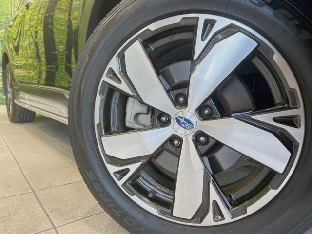 �y����18�C���`�A���~�z�C�[���z�O�ςɃ}�b�`���������A���~�z�C�[���𑕒����Ă���܂��B�e��ЊO�A���~�z�C�[����A�X�^�b�h���X�^�C�����戵�����Ă���܂��B���񂲑��k����������