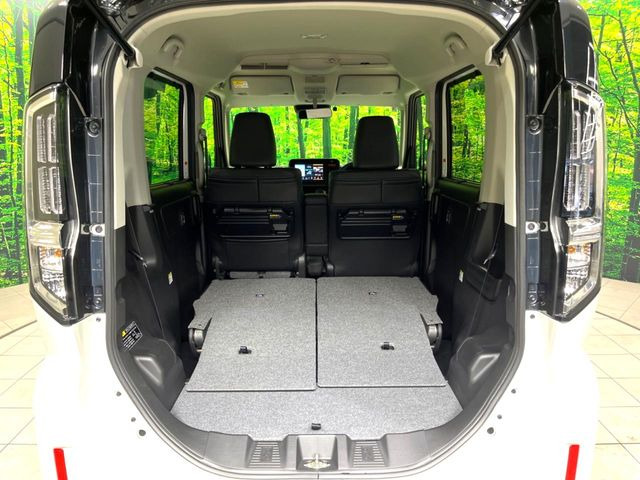 普段のお買い物や通勤、送迎等に十分な荷室スペースを確保しております。セカンドシートを倒すと、大きな荷物の積載も可能です♪