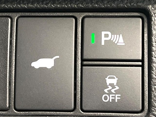 【パワーバックドア】スマートキーや運転席のボタンを押すだけでリアゲートが自動で開閉します!荷物を持っている時や、高い位置にあるバックドアを閉める際に便利な機能です♪