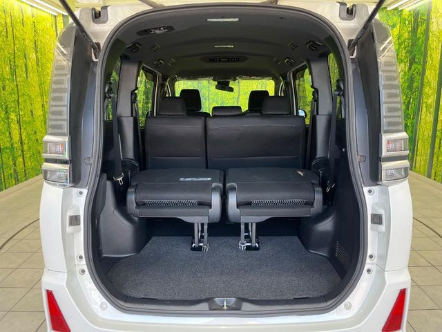 積み下ろしのしやすいデッキにはたっぷりと荷物を積み込んでいただけます。遊びから仕事まで、様々なシーンで頼れます♪