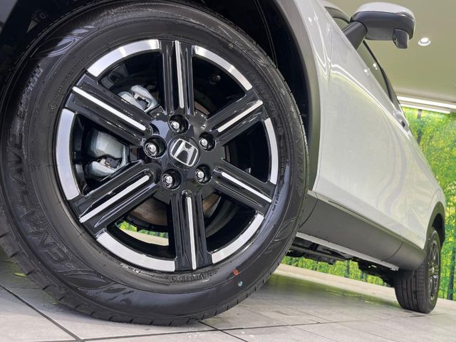 �y����16�C���`�A���~�z�C�[���z�O�ςɃ}�b�`���������A���~�z�C�[���𑕒����Ă���܂��B�e��ЊO�A���~�z�C�[����A�X�^�b�h���X�^�C�����戵�����Ă���܂��B���񂲑��k����������