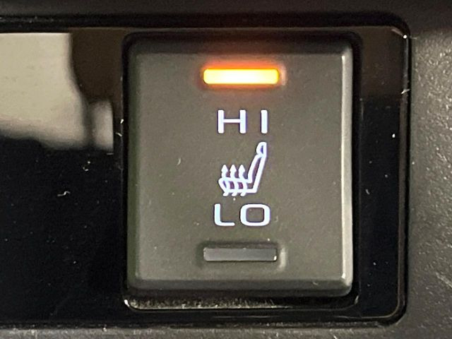 【シートヒーター】寒い日に重宝するシートヒーター!エアコンより早く温まってくれるので寒がりの人も安心ですね♪エアコンの温風は乾燥するから苦手、という方にもをおすすめです。