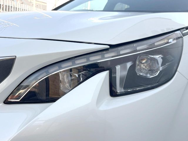 ●LEDヘッドライト:夜間走行時も良好な視界を確保し安心して運転できる高輝度LEDヘッドライトを装備!点灯速度が早く、消費電力も抑えられています。