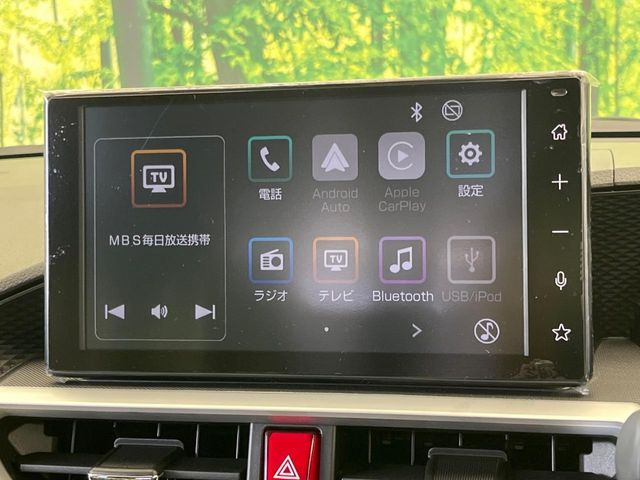 【ディスプレイオーディオ】お手持ちのスマートフォンとの連携で、ナビや音楽再生など各種アプリを使用可能。スマホに近い感覚でお使いいただけます♪