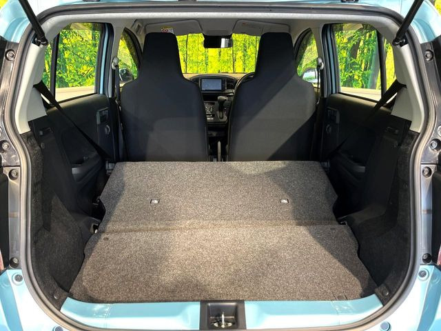 普段のお買い物や通勤、送迎等に十分な荷室スペースを確保しております。セカンドシートを倒すと、大きな荷物の積載も可能です♪
