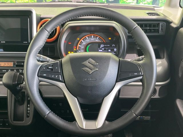 【純正革巻きステアリング】上質な革を使用することで、手にしっかり馴染みとても運転しやすいハンドルです♪