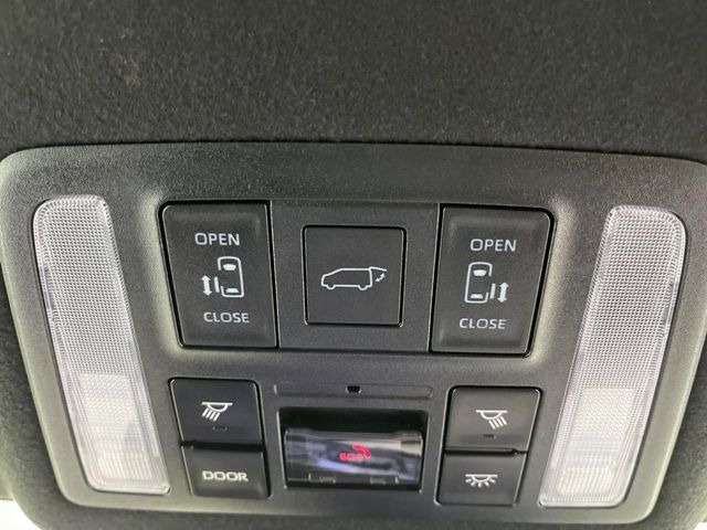 【両側パワースライドドア】スマートキーや運転席のスイッチで後席両側スライドドアの開閉が可能♪電動だから力を入れてドアを開ける必要が無く、小さなお子様でも簡単に開け閉めでき快適です♪