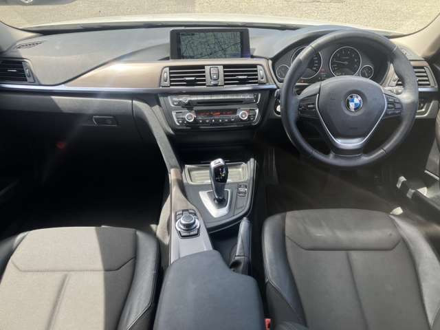 3シリーズツーリング320i モダン