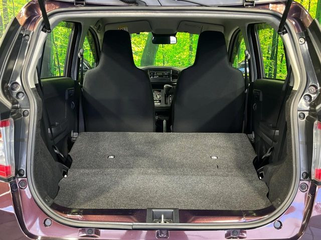 普段のお買い物や通勤、送迎等に十分な荷室スペースを確保しております。セカンドシートを倒すと、大きな荷物の積載も可能です♪