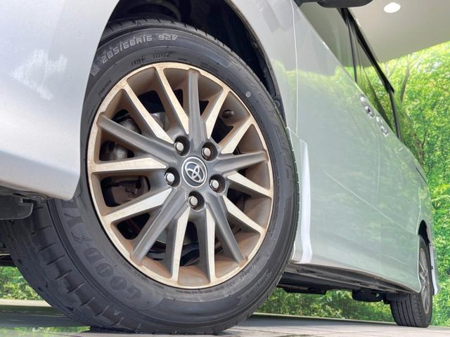 【純正16インチアルミホイール】外観にマッチした純正アルミホイールを装着しております。各種社外アルミホイールや、スタッドレスタイヤも取扱いしております。是非ご相談ください♪