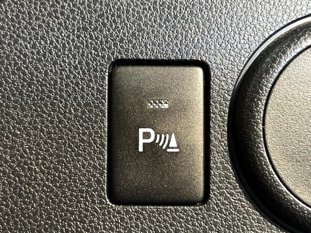 【コーナーセンサー】バンパーに付いたセンサーが障害物を検知!一定の距離に近づくとアラートで教えてくれます♪狭い駐車スペースや車庫入れ時も安心ですね☆