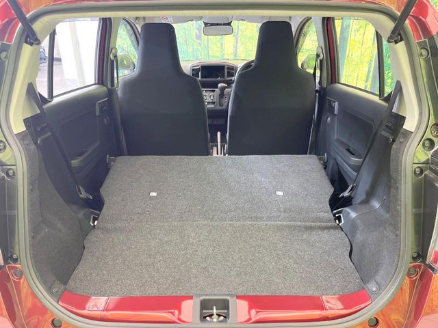 普段のお買い物や通勤、送迎等に十分な荷室スペースを確保しております。セカンドシートを倒すと、大きな荷物の積載も可能です♪