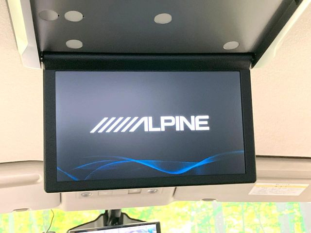 【フリップダウンモニター】大画面モニターで後席でもエンタメをお楽しみいただけます。小さなお子様にも大人気の装備です♪