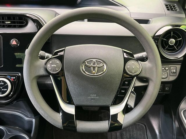 インテリアに合わせたデザインのステアリングは、運転される方のことも考え、運転しやすい形状、大きさです。是非一度、実際に触ってお確かめください。