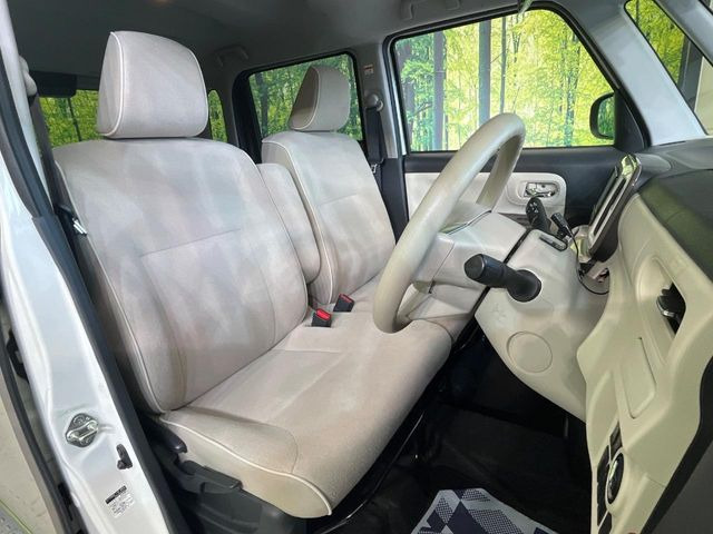 運転席シート廻りは使用感も少なく、良好な状態となっています。丁寧に使われていたことがよくわかりますね。