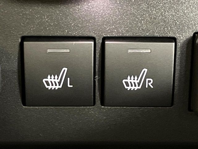 【シートヒーター】寒い日に重宝するシートヒーター!エアコンより早く温まってくれるので寒がりの人も安心ですね♪エアコンの温風は乾燥するから苦手、という方にもをおすすめです。