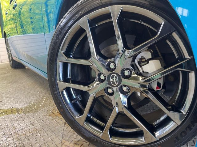 �y����18�C���`�A���~�z�C�[���z�O�ςɃ}�b�`���������A���~�z�C�[���𑕒����Ă���܂��B�e��ЊO�A���~�z�C�[����A�X�^�b�h���X�^�C�����戵�����Ă���܂��B���񂲑��k����������