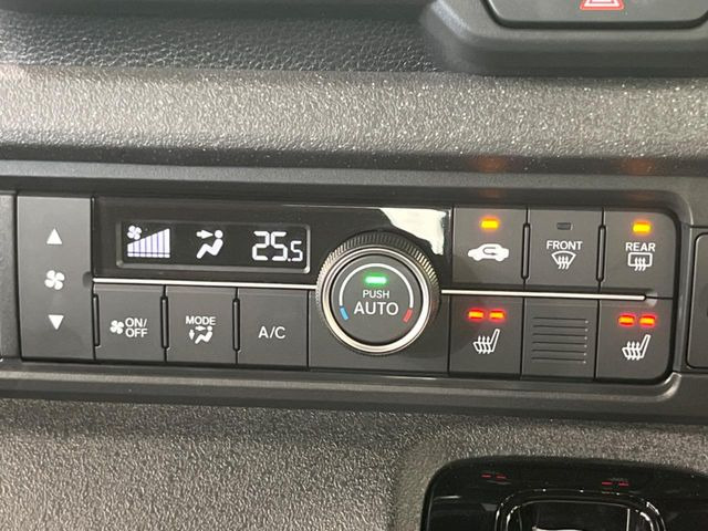 【シートヒーター】寒い日に重宝するシートヒーター!エアコンより早く温まってくれるので寒がりの人も安心ですね♪エアコンの温風は乾燥するから苦手、という方にもをおすすめです。