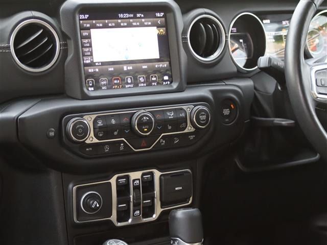 ラングラーアンリミテッド サハラ ローンチエディション 4WD