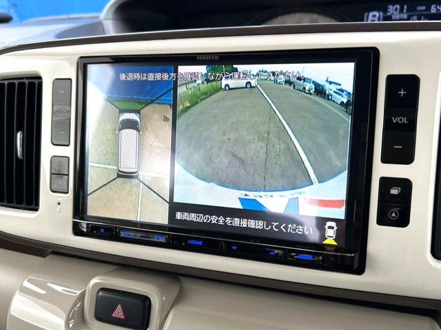 【パノラマモニター】専用のカメラにより、上から見下ろしたような視点で360度クルマの周囲を確認することができます☆死角部分も確認しやすく、狭い場所での切り返しや駐車もスムーズに行えます。
