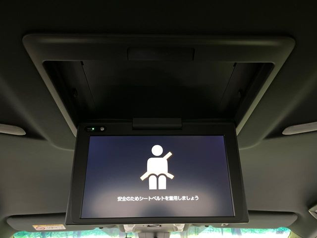 【フリップダウンモニター】大画面モニターで後席でもエンタメをお楽しみいただけます。小さなお子様にも大人気の装備です♪