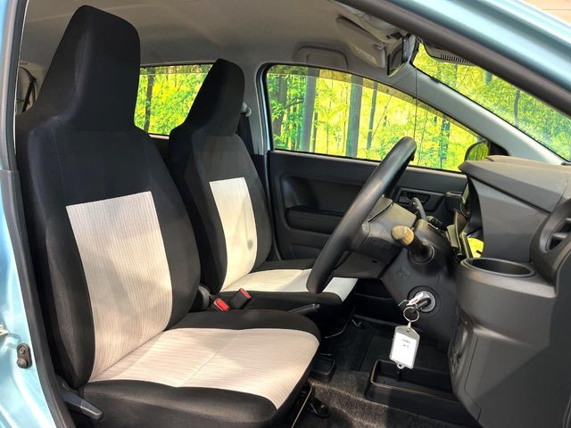 運転席シート廻りは使用感も少なく、良好な状態となっています。丁寧に使われていたことがよくわかりますね。