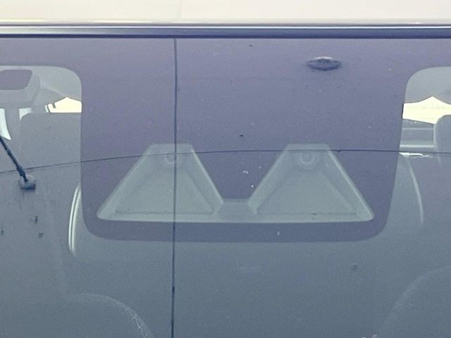 【トヨタセーフティセンス】走行中に前方の車両等を認識し、衝突しそうな時は警報とブレーキで衝突回避と被害軽減をアシスト。より安全にドライブをお楽しみいただけます。