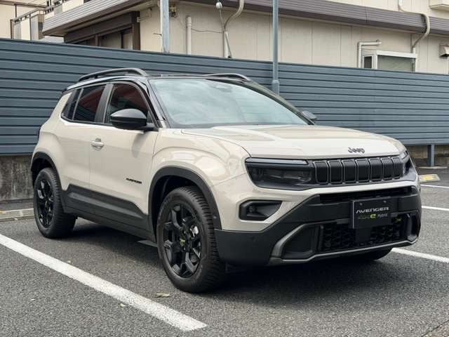 アベンジャー4xe ハイブリッド ストーン 4WD