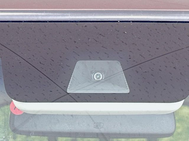 【ホンダセンシング】走行中に前方の車両等を認識し、衝突しそうな時は警報とブレーキで衝突回避と被害軽減をアシスト。より安全にドライブをお楽しみいただけます。