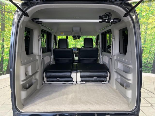 積み下ろしのしやすいデッキにはたっぷりと荷物を積み込んでいただけます。遊びから仕事まで、様々なシーンで頼れます♪
