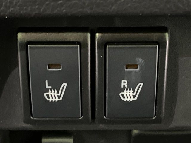 【シートヒーター】寒い日に重宝するシートヒーター!エアコンより早く温まってくれるので寒がりの人も安心ですね♪エアコンの温風は乾燥するから苦手、という方にもをおすすめです。