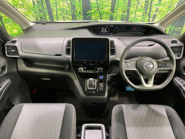 セレナ1.2 e-POWER ハイウェイスターV