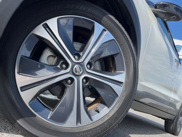 �y����17�C���`�A���~�z�C�[���z�O�ςɃ}�b�`���������A���~�z�C�[���𑕒����Ă���܂��B�e��ЊO�A���~�z�C�[����A�X�^�b�h���X�^�C�����戵�����Ă���܂��B���񂲑��k����������