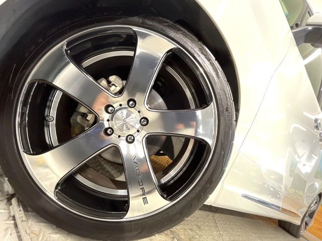 �y20�C���`�A���~�z�C�[���z�O�ςɃ}�b�`�����A���~�z�C�[���𑕒����Ă���܂��B�e��A���~�z�C�[����A�X�^�b�h���X�^�C�����戵�����Ă���܂��B���񂲑��k����������