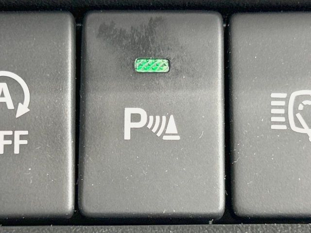 【クリアランスソナー】バンパーに付いたセンサーが障害物を検知!一定の距離に近づくとアラートで教えてくれます♪狭い駐車スペースや車庫入れ時も安心ですね☆