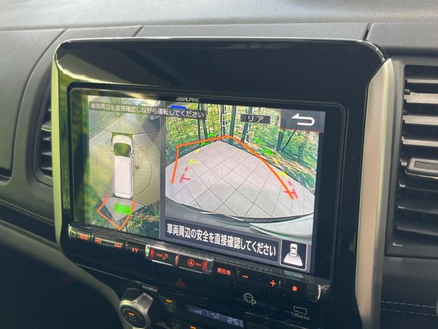 【アラウンドビューモニター】専用のカメラにより、上から見下ろしたような視点で360度クルマの周囲を確認することができます☆死角部分も確認しやすく、狭い場所での切り返しや駐車もスムーズに行えます。