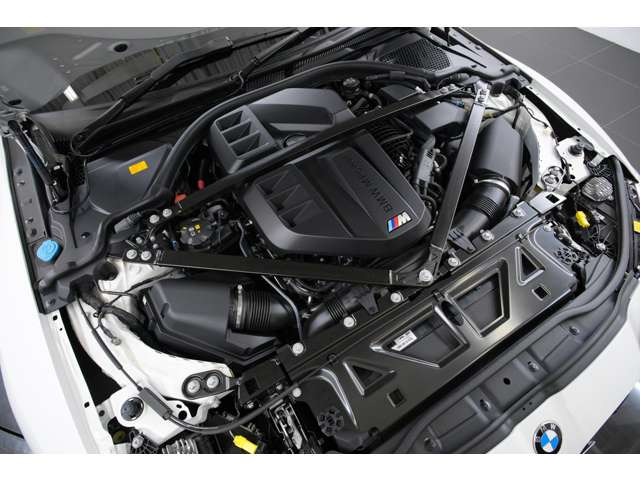 S58�^3.0L����6�C��M�c�C���p���[�E�^�[�{�B510ps�𔭐����A0-100km/h�����͂킸��3.7�b�B�N���[�Y�h�T�[�L�b�g�Œb����ꂽ�{���̃p���[���j�b�g�ł��B