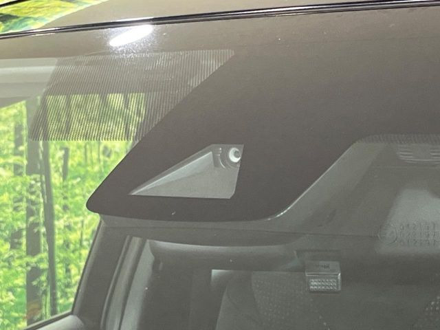【トヨタセーフティセンス】走行中に前方の車両等を認識し、衝突しそうな時は警報とブレーキで衝突回避と被害軽減をアシスト。より安全にドライブをお楽しみいただけます。