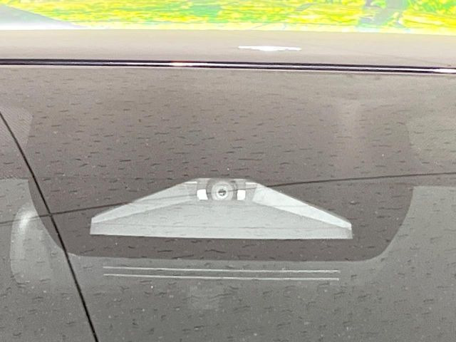 【トヨタセーフティセンス】走行中に前方の車両等を認識し、衝突しそうな時は警報とブレーキで衝突回避と被害軽減をアシスト。より安全にドライブをお楽しみいただけます。