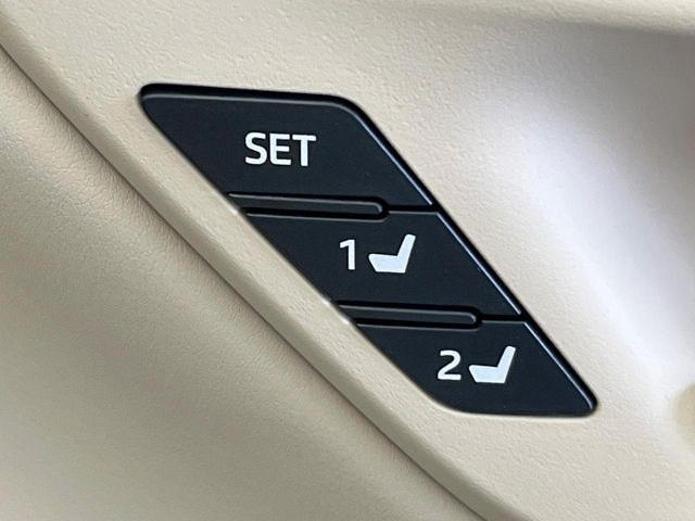 【メモリー機能付きパワーシート】ドライバーごとに設定したシート位置を記憶して、ボタン一つで切り替えできる便利な機能!運転する方が複数名いらっしゃるご家庭におすすめです♪