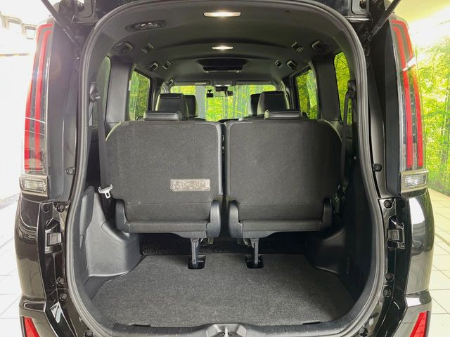 普段のお買い物や通勤、送迎等に十分な荷室スペースを確保しております。セカンドシートを倒すと、大きな荷物の積載も可能です♪
