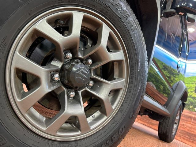 �y����15�C���`�A���~�z�C�[���z�O�ςɃ}�b�`���������A���~�z�C�[���𑕒����Ă���܂��B�e��ЊO�A���~�z�C�[����A�X�^�b�h���X�^�C�����戵�����Ă���܂��B���񂲑��k����������