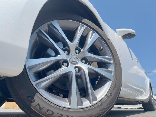 �y����17�C���`�A���~�z�C�[���z�O�ςɃ}�b�`���������A���~�z�C�[���𑕒����Ă���܂��B�e��ЊO�A���~�z�C�[����A�X�^�b�h���X�^�C�����戵�����Ă���܂��B���񂲑��k����������