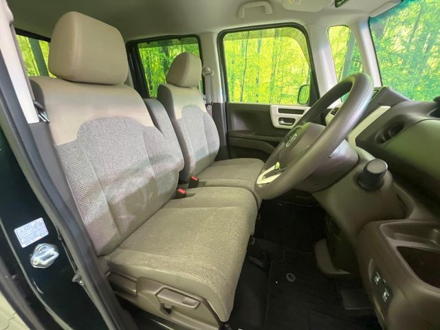 運転席シート廻りは使用感も少なく、良好な状態となっています。丁寧に使われていたことがよくわかりますね。