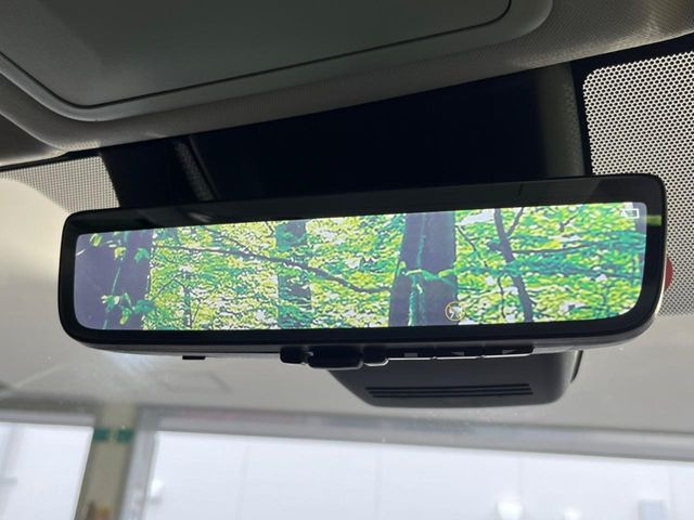 【デジタルインナーミラー】後席の大きな荷物や同乗者で後方が確認しづらい時でも安心!カメラが撮影した車両後方の映像をルームミラー内に表示。クリアな視界で状況の確認が可能です!