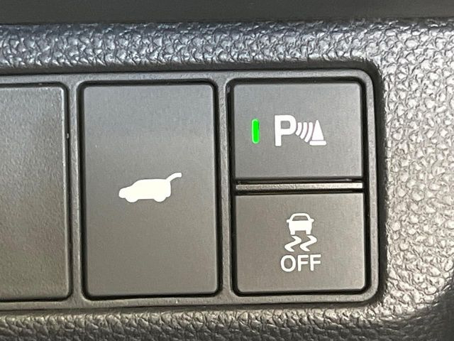 【パワーバックドア】スマートキーや運転席のボタンを押すだけでリアゲートが自動で開閉します!荷物を持っている時や、高い位置にあるバックドアを閉める際に便利な機能です♪