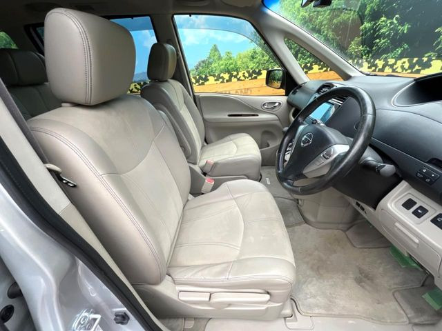 運転席シート廻りは使用感も少なく、良好な状態となっています。丁寧に使われていたことがよくわかりますね。