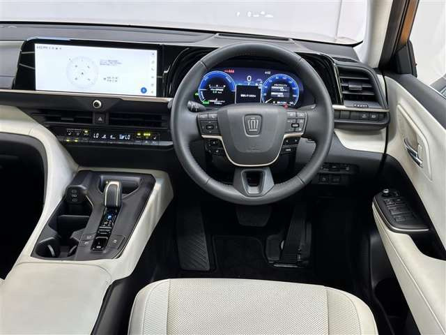 クラウンクロスオーバー2.5 G アドバンスト レザー パッケージ E-Four 4WD
