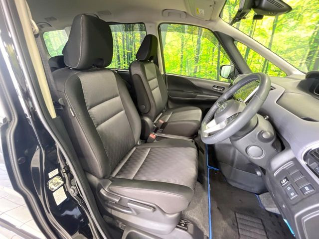 運転席シート廻りは使用感も少なく、良好な状態となっています。丁寧に使われていたことがよくわかりますね。